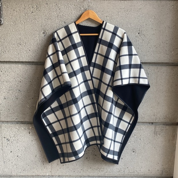 🤍 Reversible Fleece Cape - Picture 5 of 6